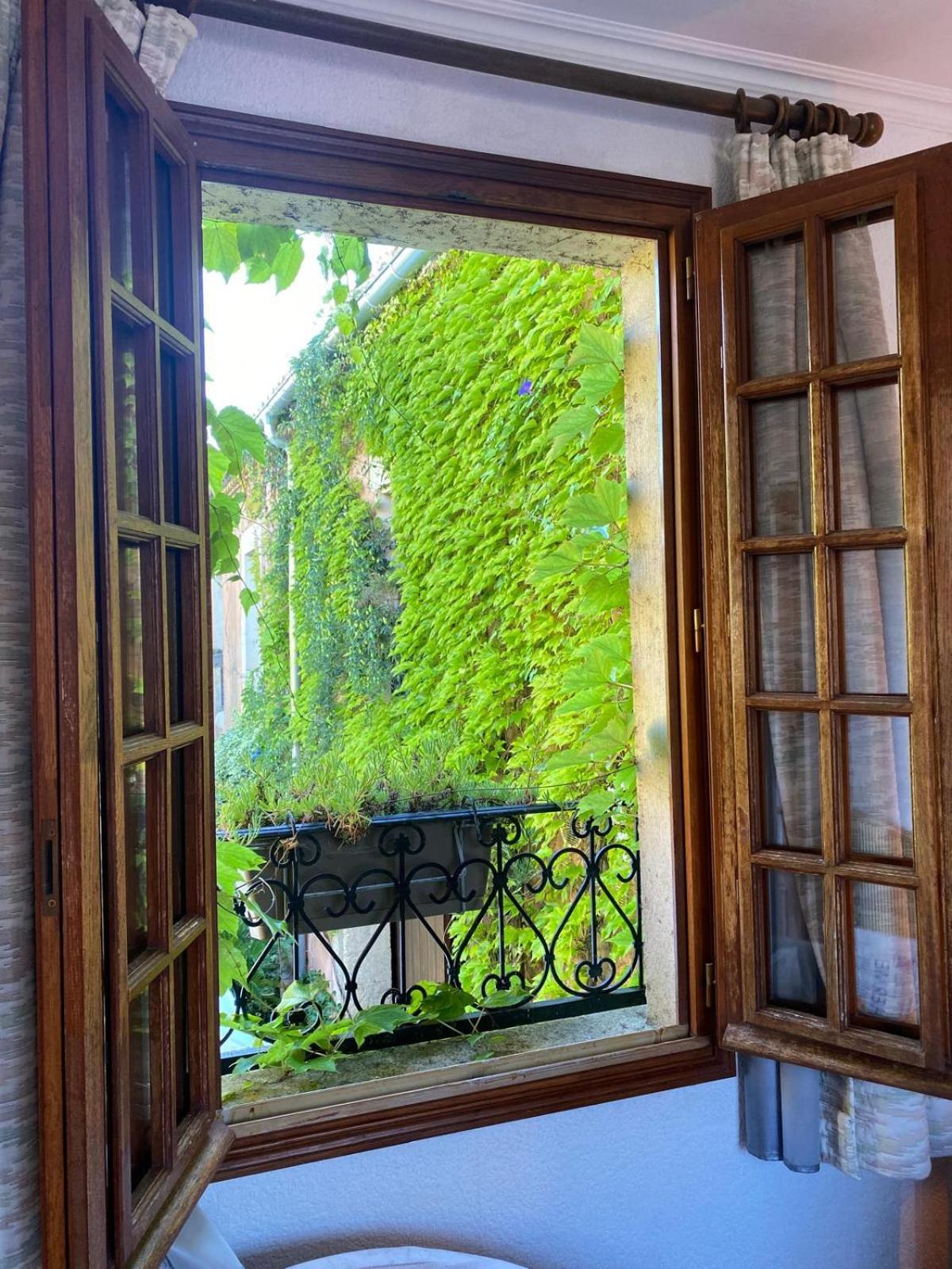 La Passiflore Vergeze Bagian luar foto