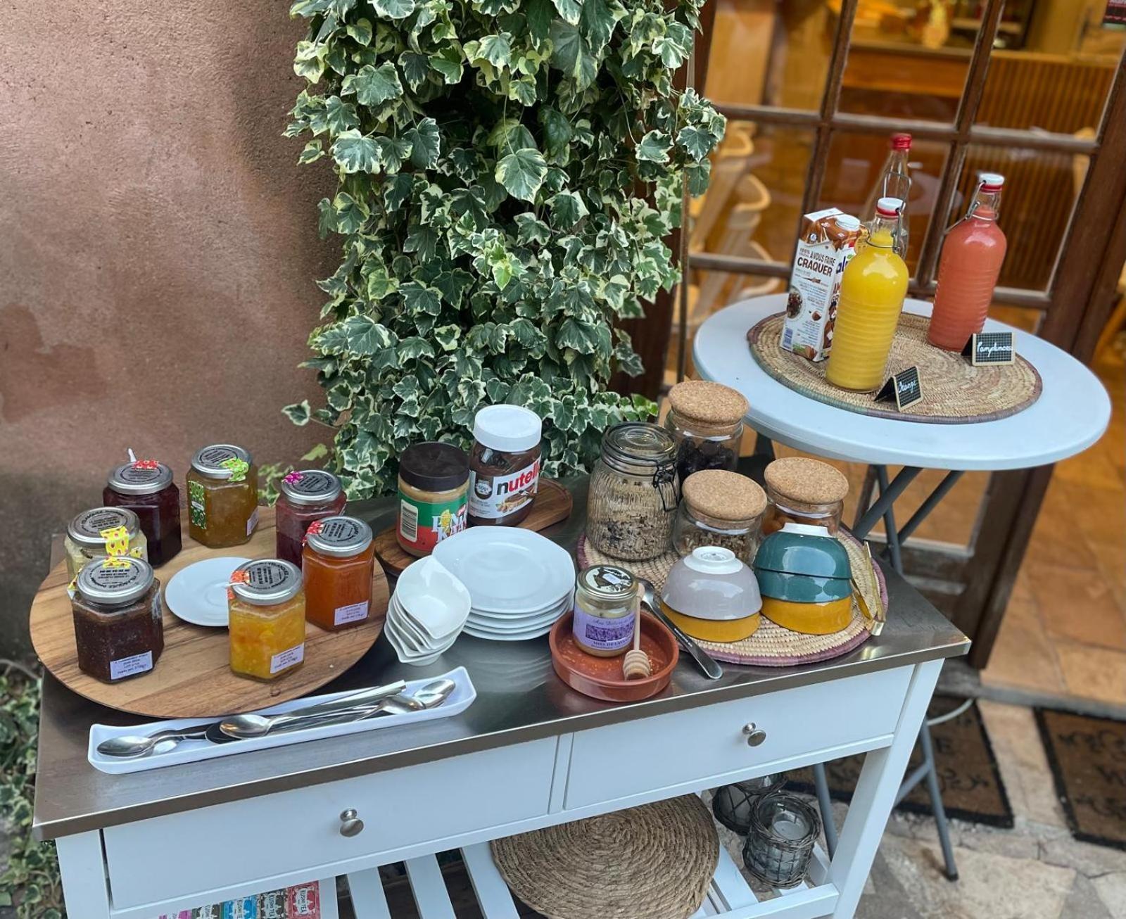 La Passiflore Vergeze Bagian luar foto